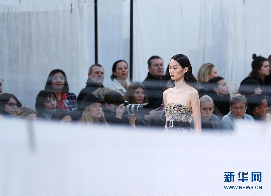 （国际）（4）巴黎高级定制周：在修道院回廊花园寻找香奈儿