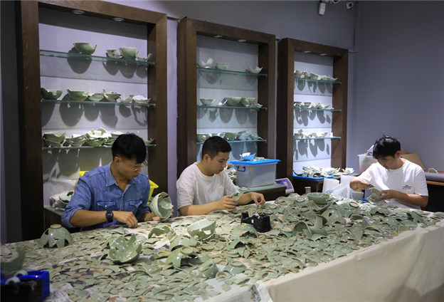 参与御窑古陶瓷修复 与景德镇结缘