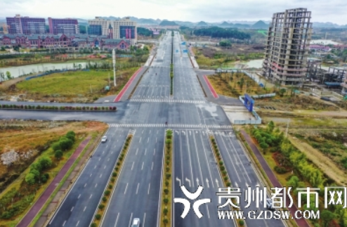  贵安白马大道。