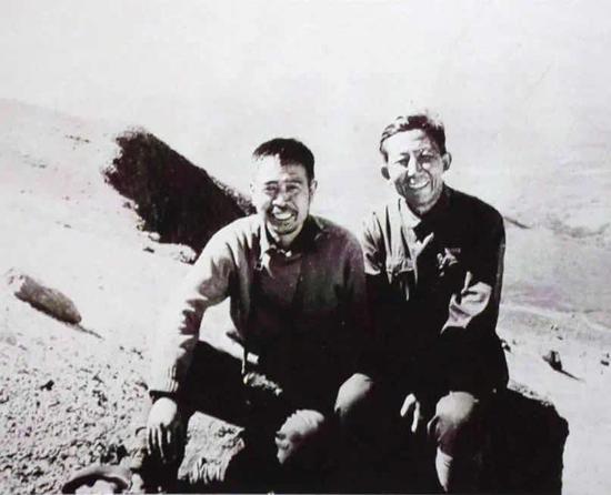 1978年和王盛烈先生在天池合影