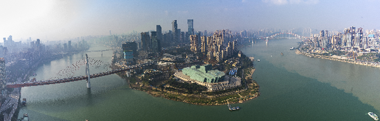 这是2020年12月21日拍摄的重庆江北嘴中央商务区（拼接照片）。新华社记者 刘潺 摄