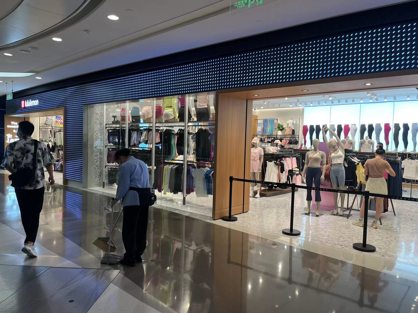 三亚国际免税城lululemon门店,时代财经/摄